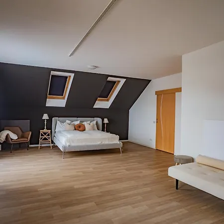 Familien Mit Gemeinschafts-pool Apartment *