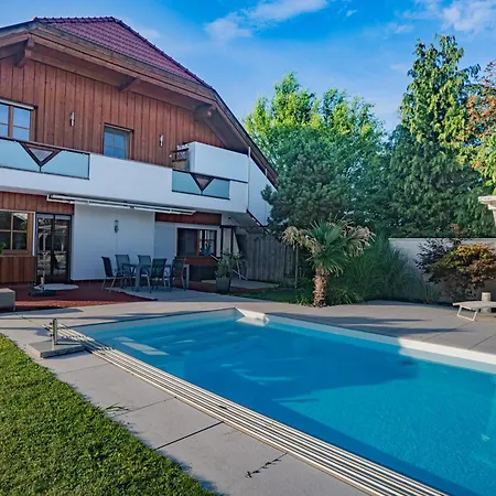 Familien Mit Gemeinschafts-pool Daire *