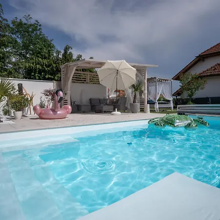 Familien Mit Gemeinschafts-pool * Thalheim bei Wels